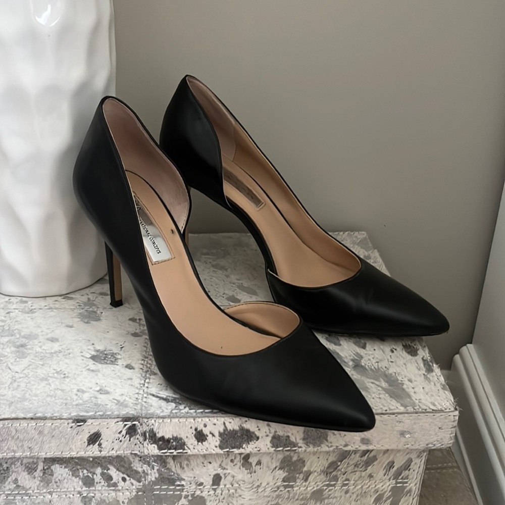 Black Pumps